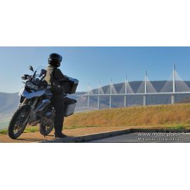 5 Jours de balade à moto vers Le Viaduc de Millau : Lyon, Les Cévennes, Ardèche, Dorme et Vercors